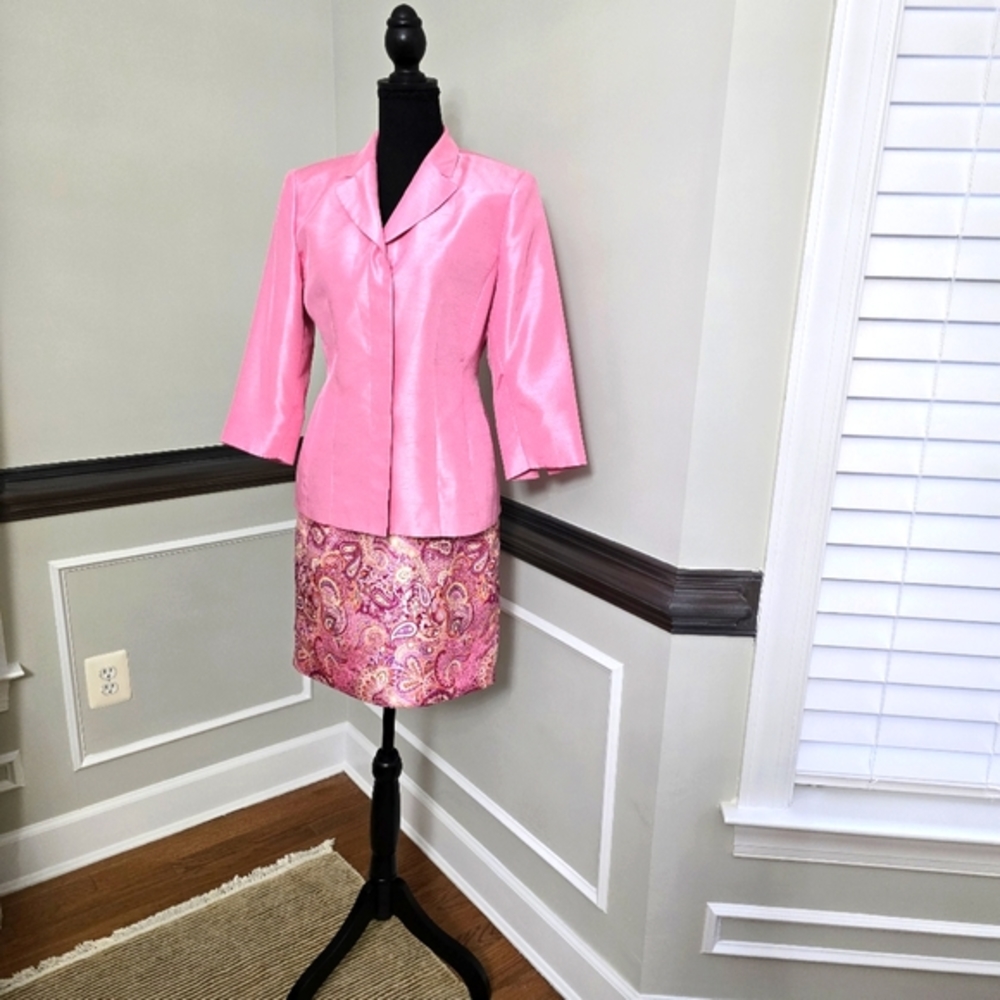 Pink 2pc suit by LeSuit, 6P,
